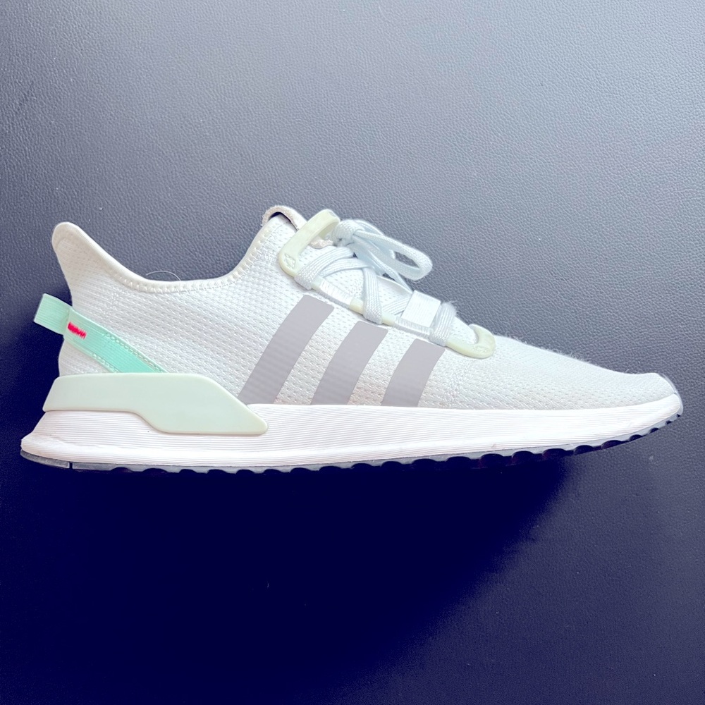 Adidas boost pale green size 12M